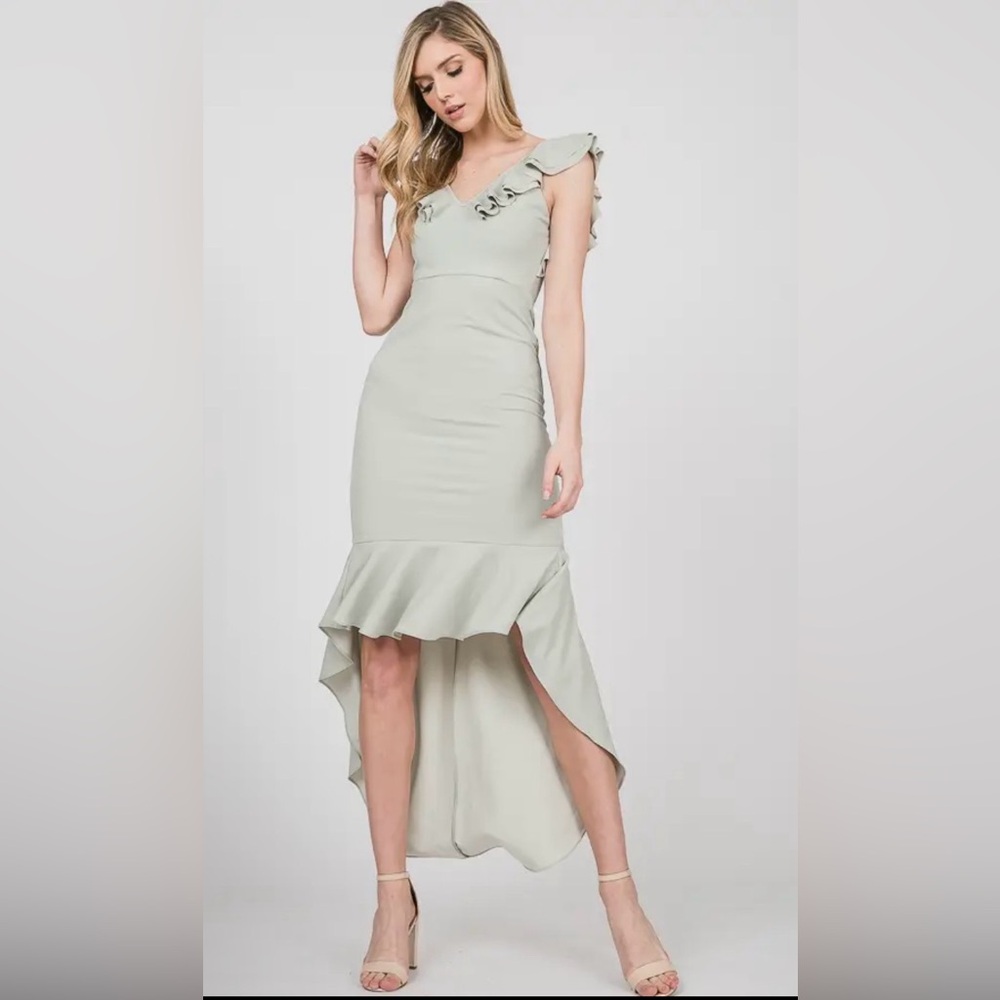 1075. Chic High-Low Fishtail Sleeveless Dress in Soft Green